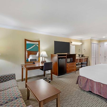 Best Western Harbour Inn & Suites Huntington - Sunset Beach Exteriör bild