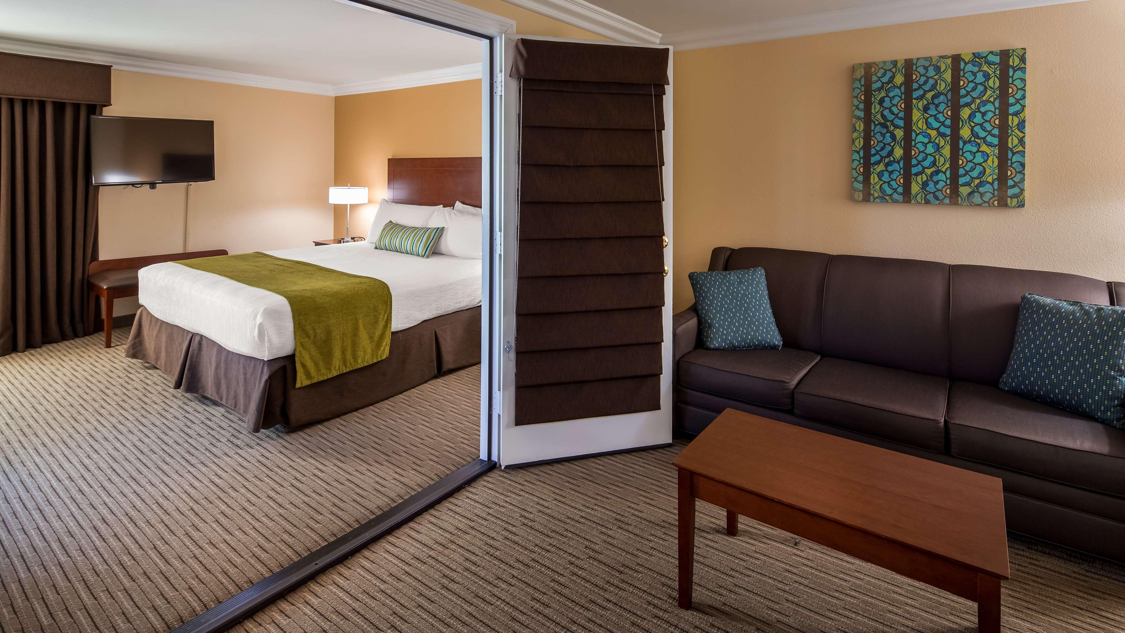 Best Western Harbour Inn & Suites Huntington - Sunset Beach Exteriör bild