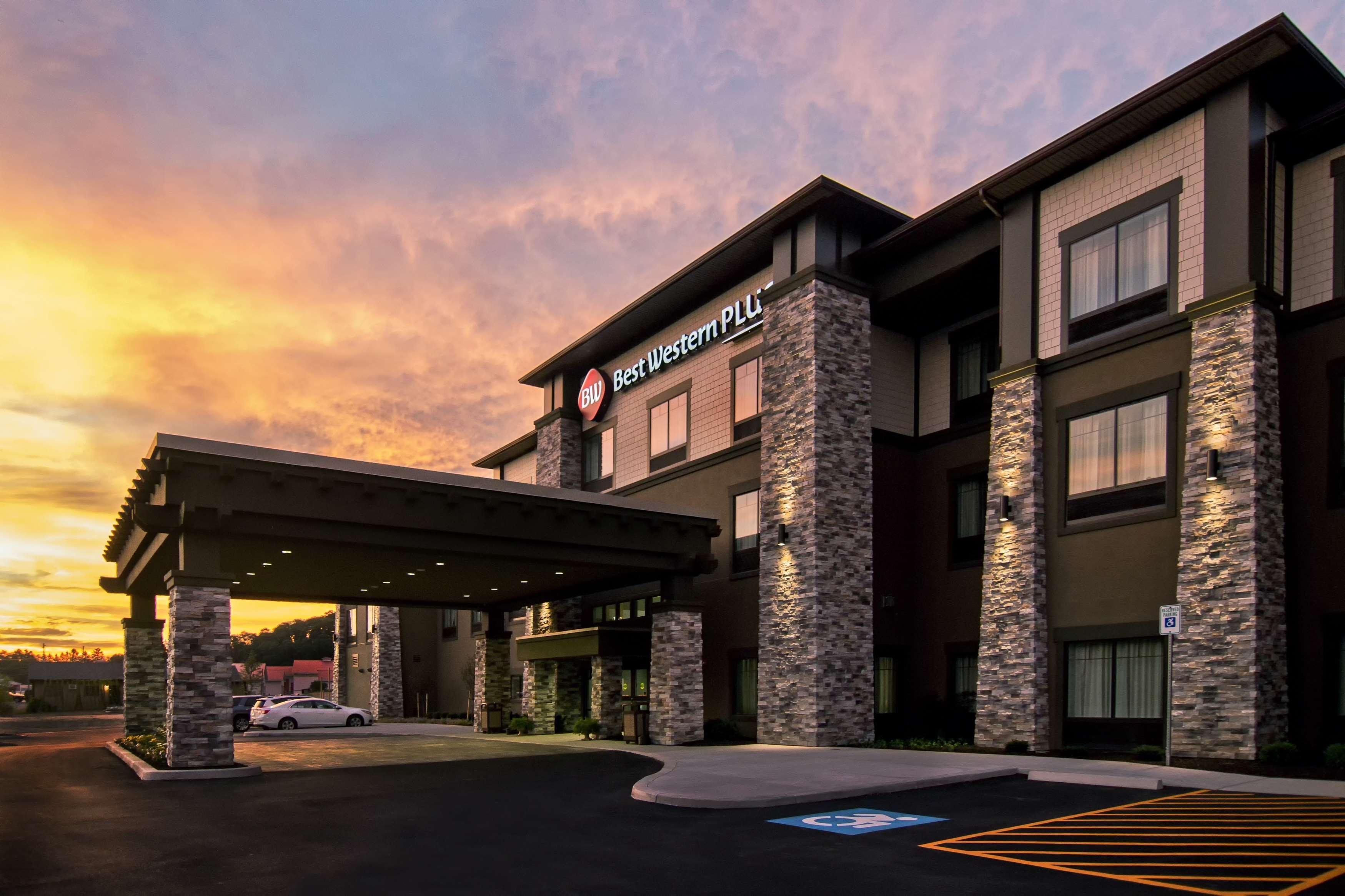Best Western Harbour Inn & Suites Huntington - Sunset Beach Exteriör bild