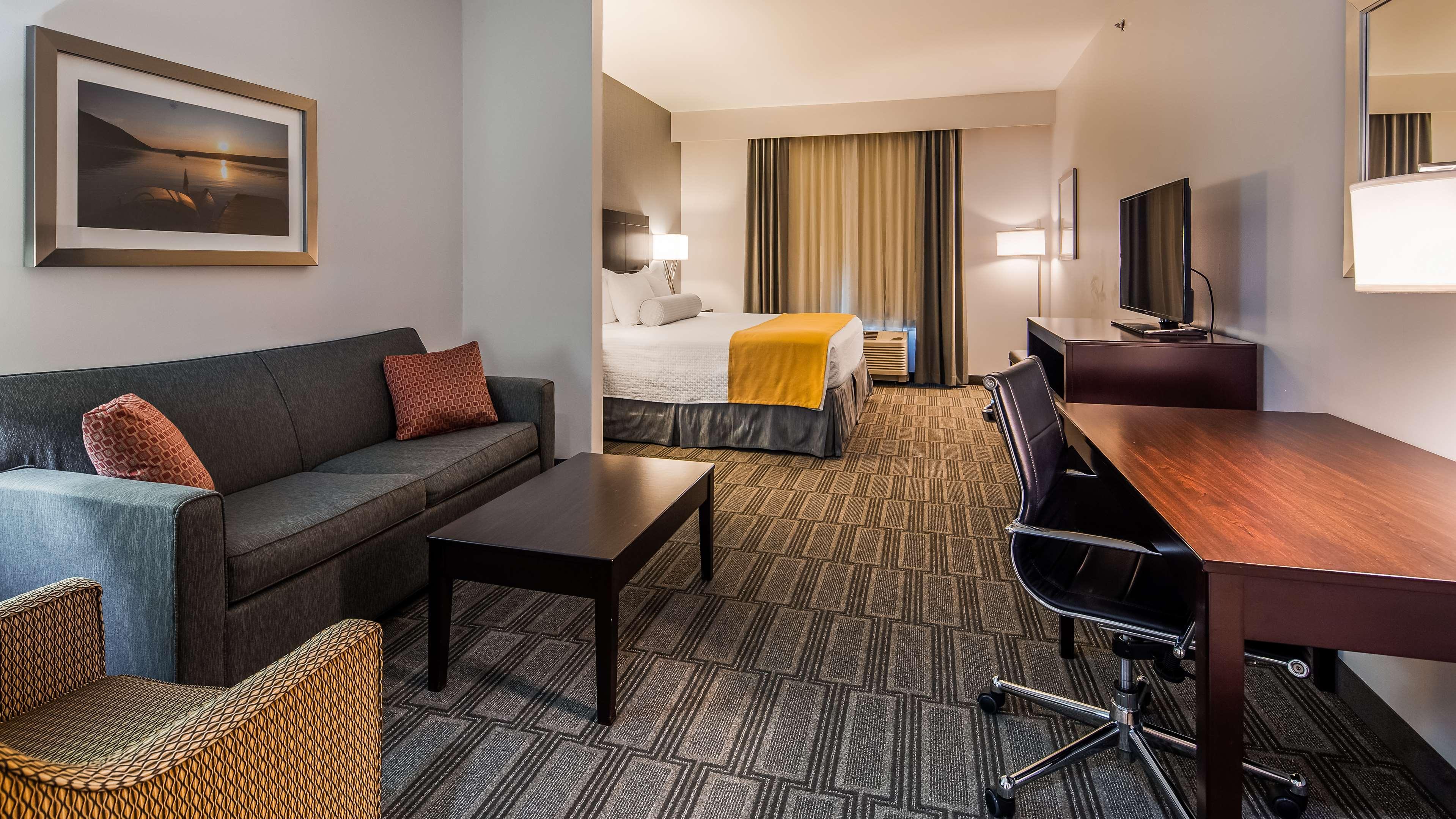 Best Western Harbour Inn & Suites Huntington - Sunset Beach Exteriör bild
