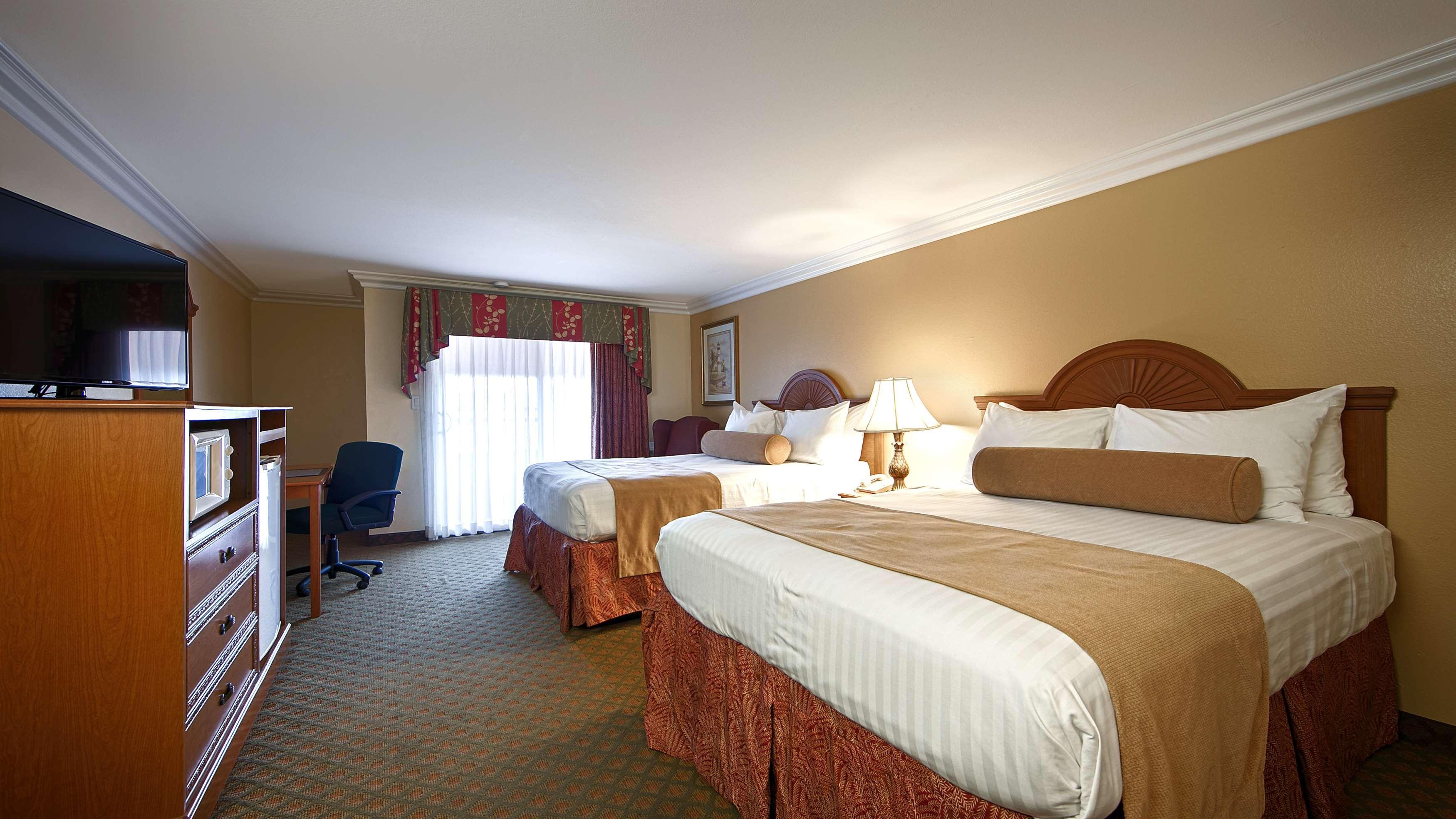 Best Western Harbour Inn & Suites Huntington - Sunset Beach Exteriör bild