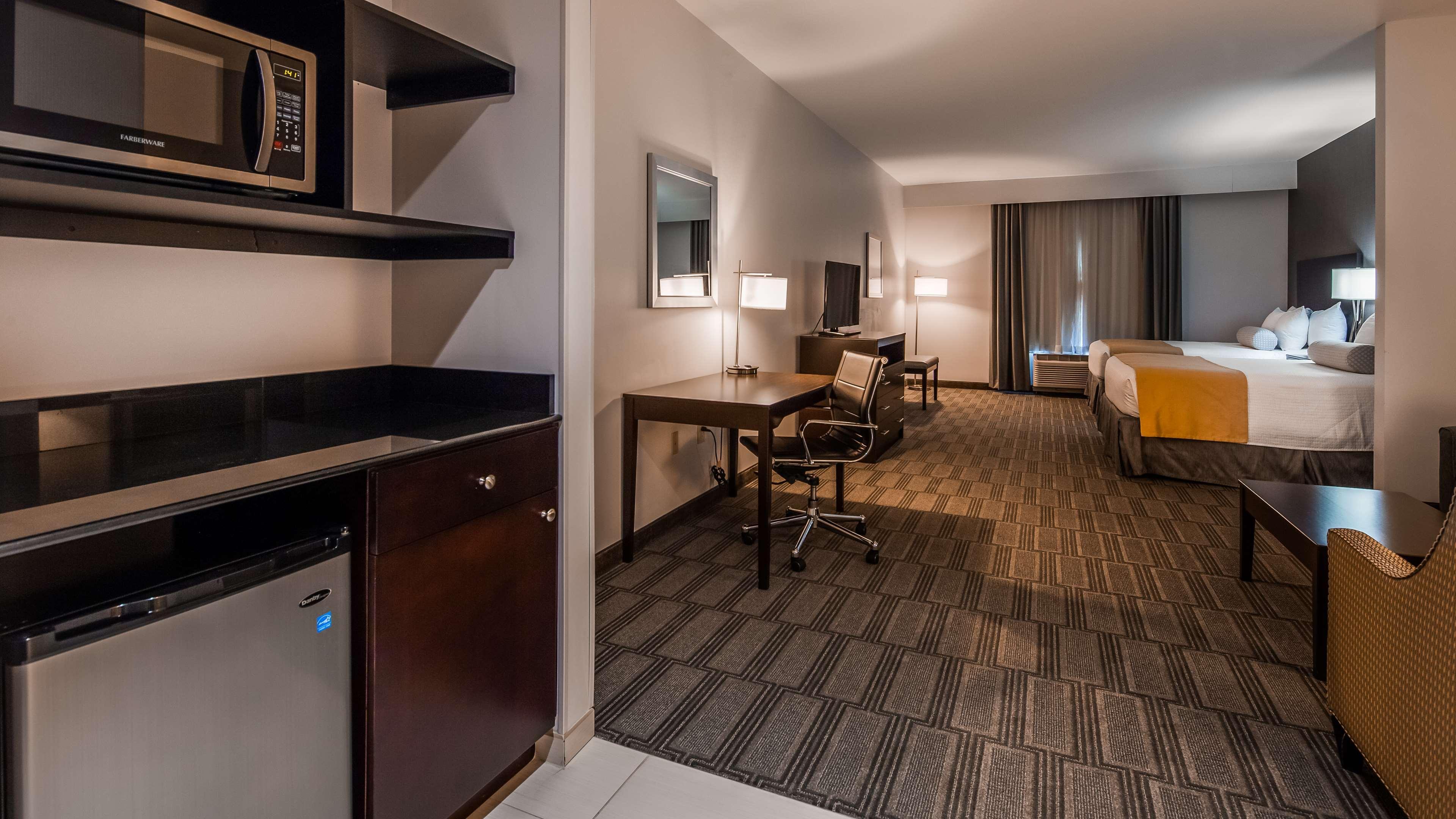Best Western Harbour Inn & Suites Huntington - Sunset Beach Exteriör bild