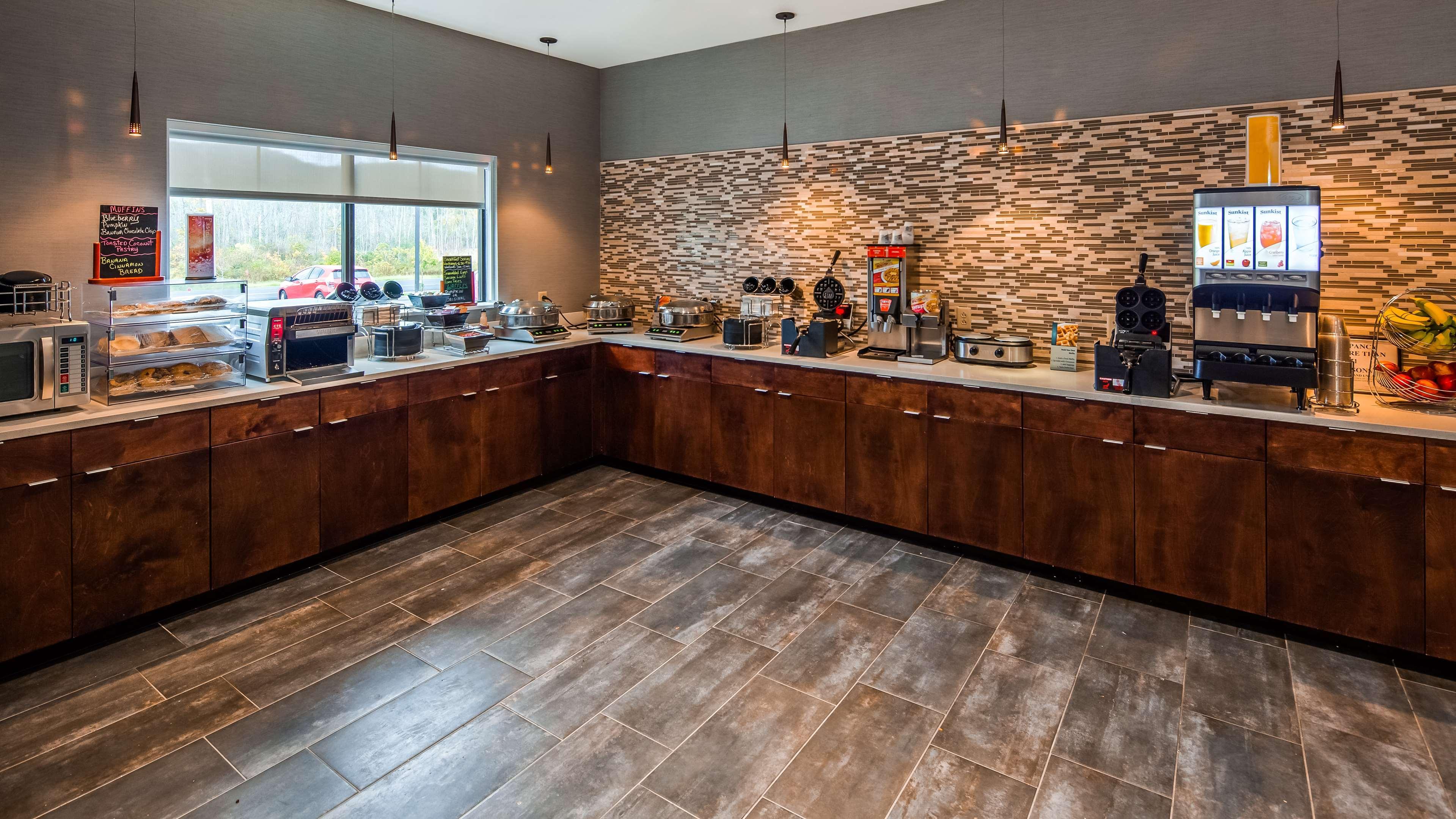 Best Western Harbour Inn & Suites Huntington - Sunset Beach Exteriör bild
