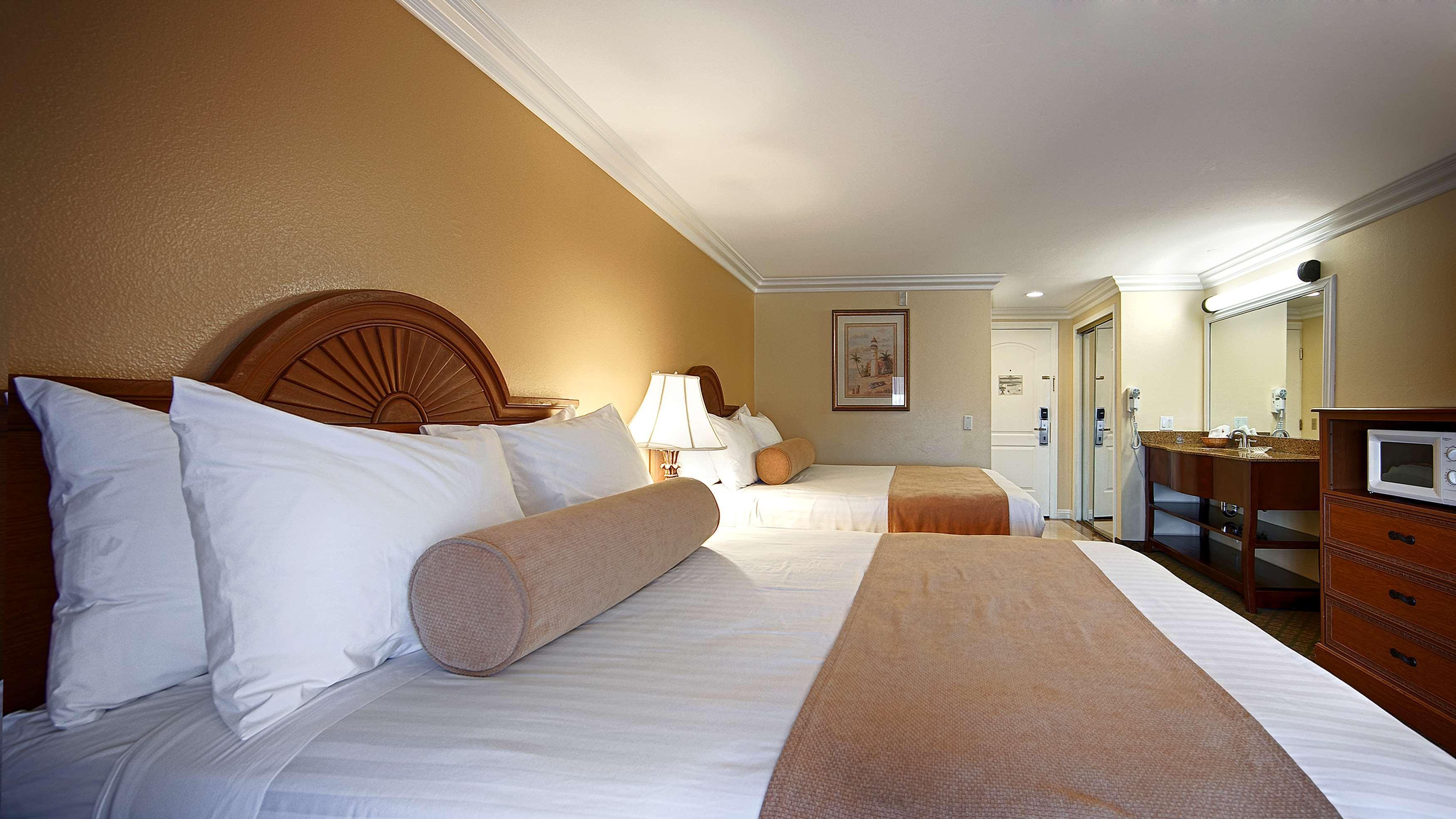 Best Western Harbour Inn & Suites Huntington - Sunset Beach Exteriör bild