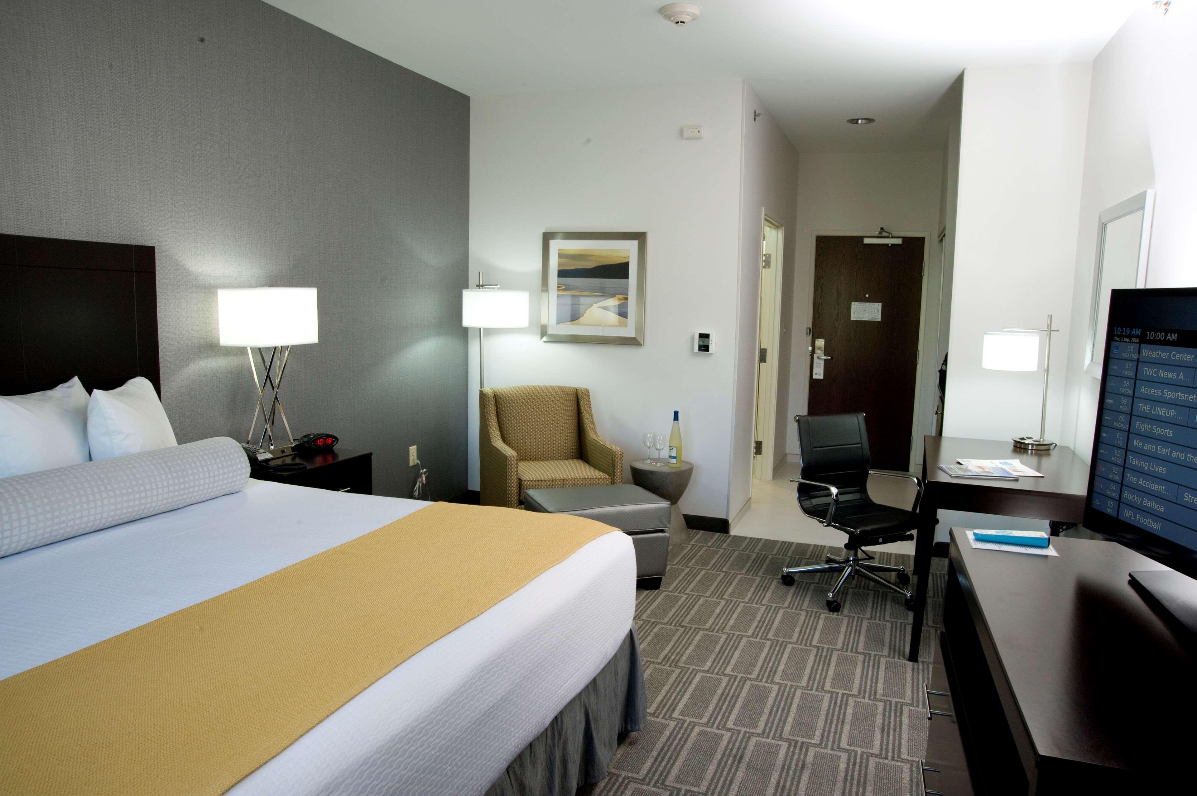 Best Western Harbour Inn & Suites Huntington - Sunset Beach Exteriör bild