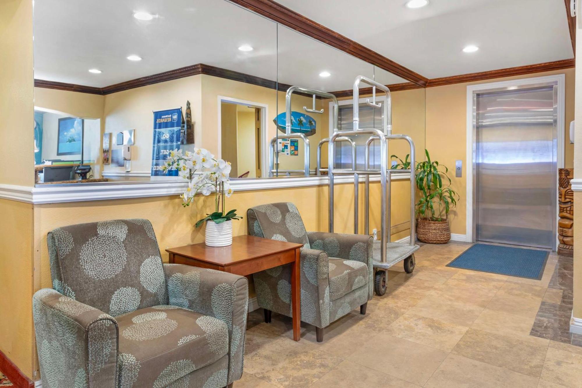 Best Western Harbour Inn & Suites Huntington - Sunset Beach Exteriör bild