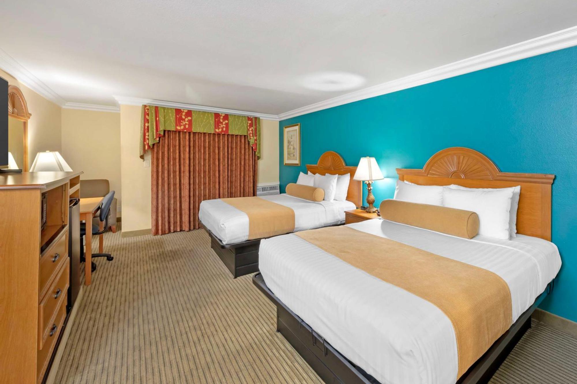 Best Western Harbour Inn & Suites Huntington - Sunset Beach Exteriör bild