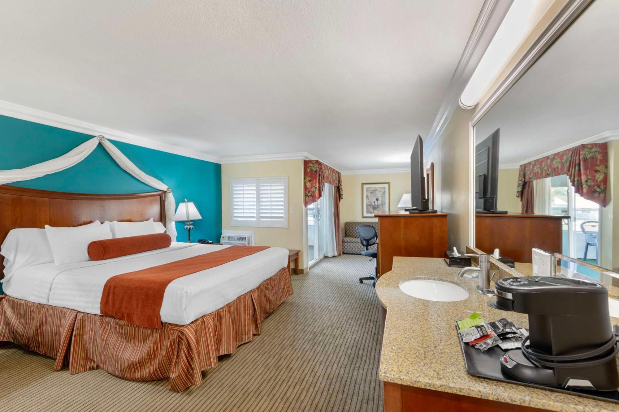 Best Western Harbour Inn & Suites Huntington - Sunset Beach Exteriör bild