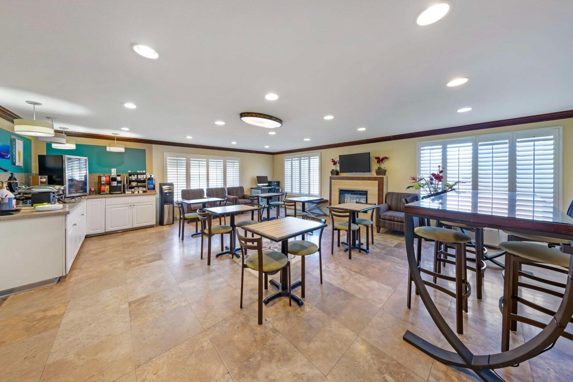 Best Western Harbour Inn & Suites Huntington - Sunset Beach Exteriör bild