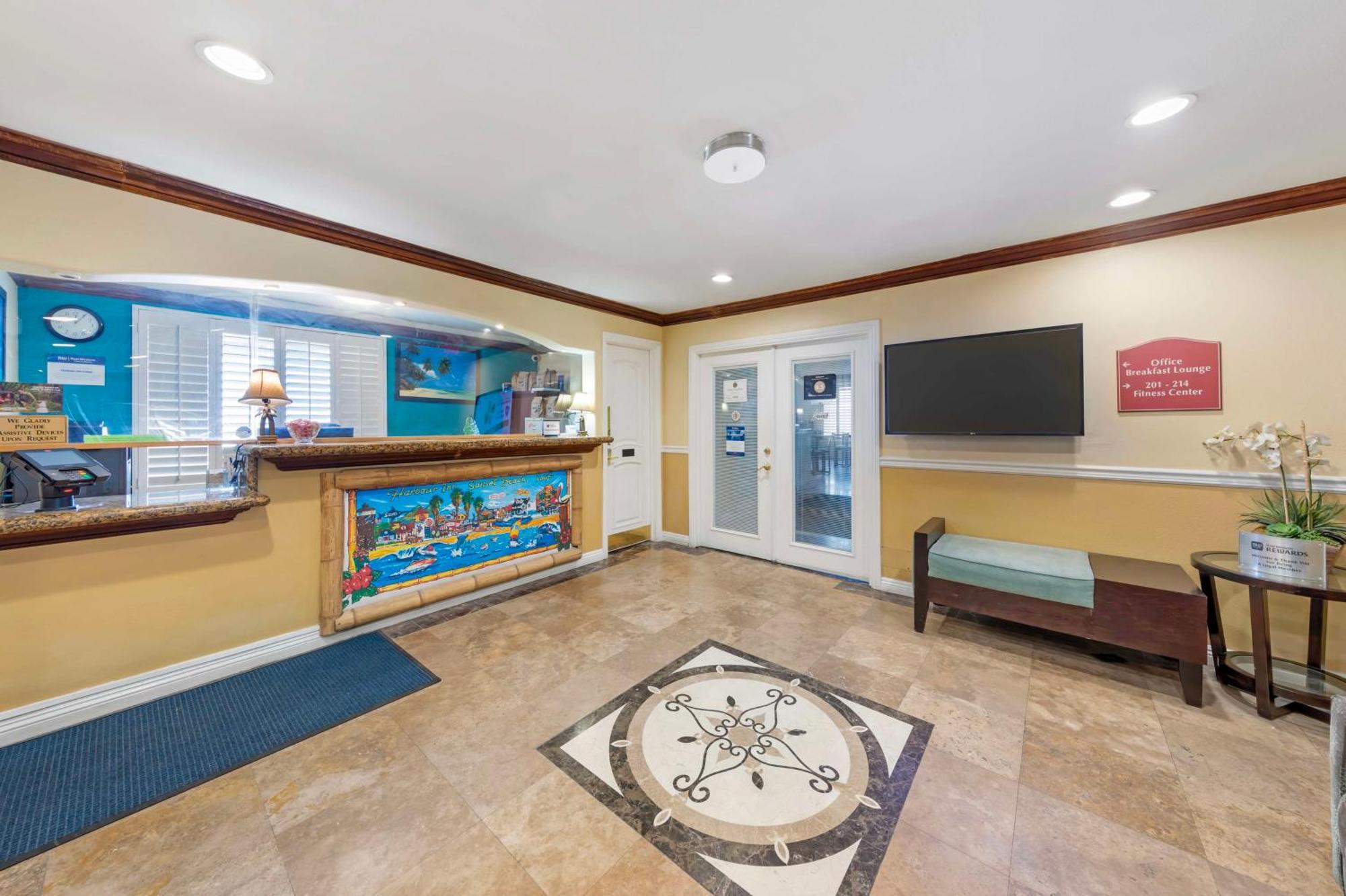 Best Western Harbour Inn & Suites Huntington - Sunset Beach Exteriör bild