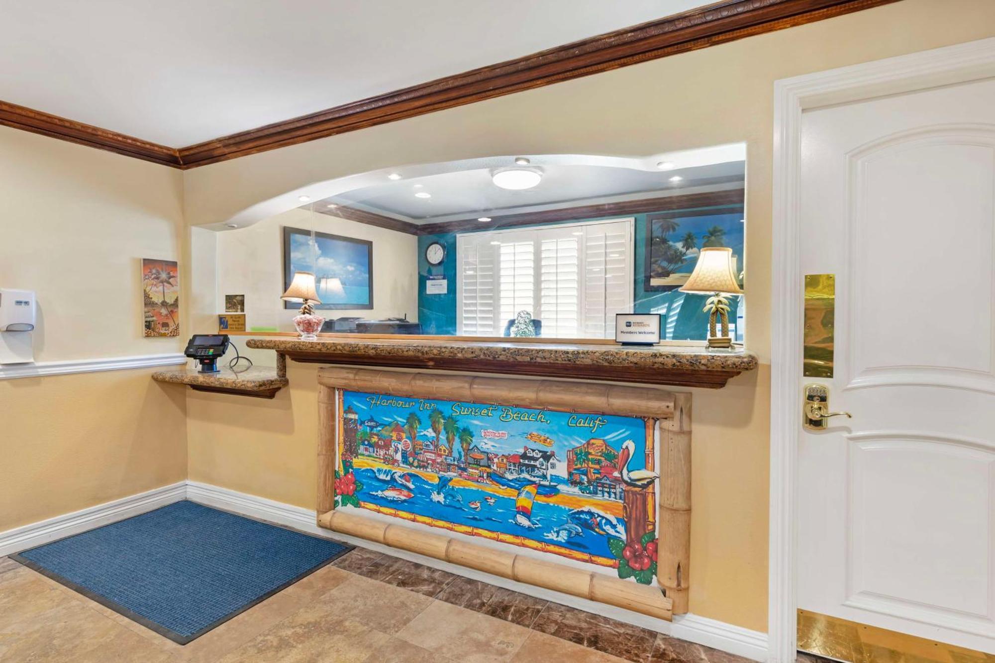 Best Western Harbour Inn & Suites Huntington - Sunset Beach Exteriör bild