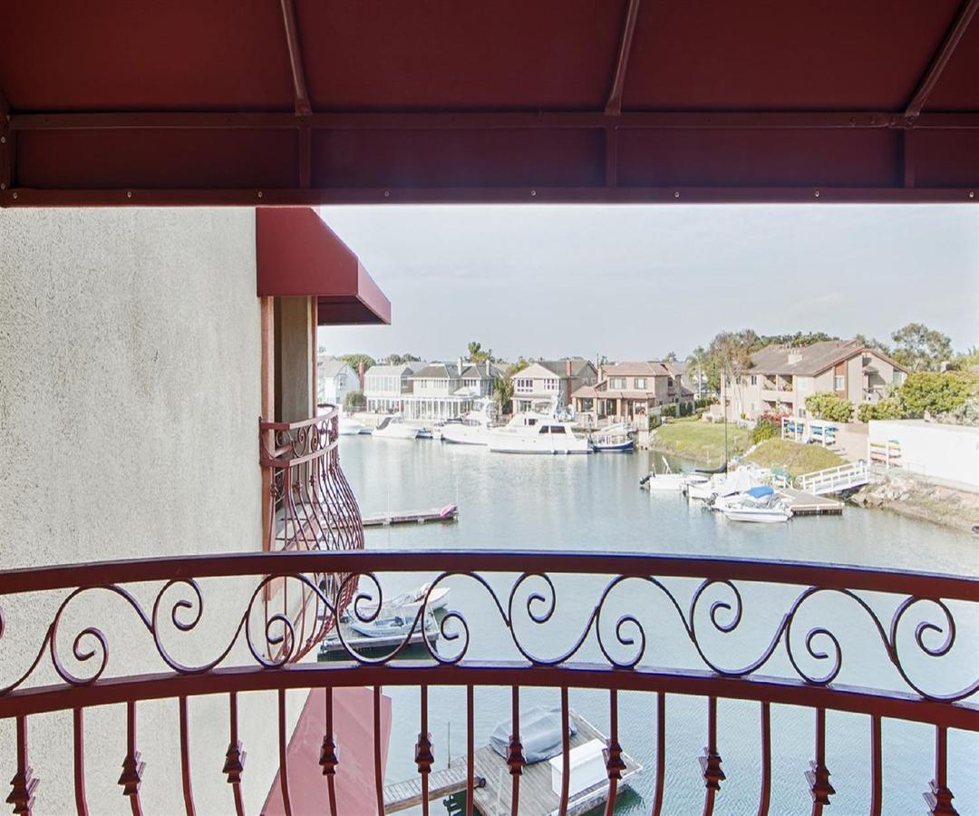 Best Western Harbour Inn & Suites Huntington - Sunset Beach Exteriör bild